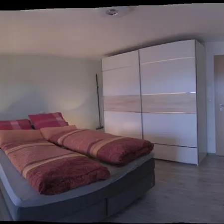Geraeumiges Mit Doppelbett, Bad Und Kueche Homestay