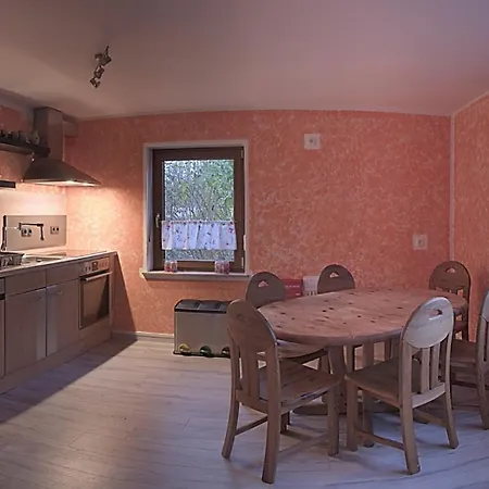 Geraeumiges Mit Doppelbett, Bad Und Kueche Homestay Auerbach in der Oberpfalz