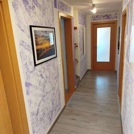 Alloggio in famiglia Geraeumige Mit Doppelbett, Bad, Kueche Und Balkon