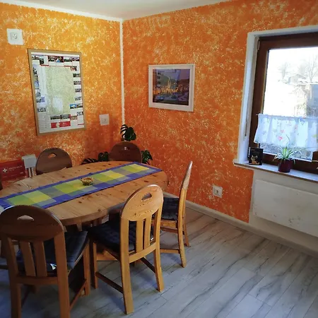 Geräumige Mit Doppelbett, Bad Und Küche *