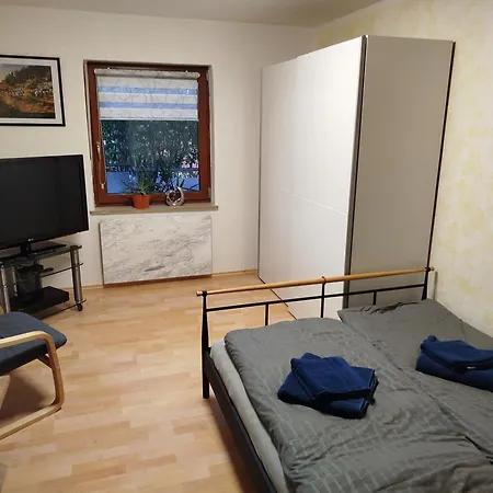 Geräumige Mit Doppelbett, Bad Und Küche *