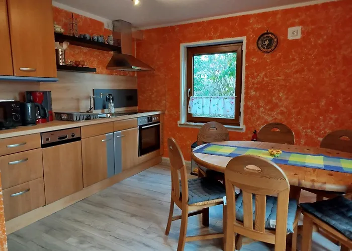 Geräumiges Zimmer mit Doppelbett, Bad und Küche