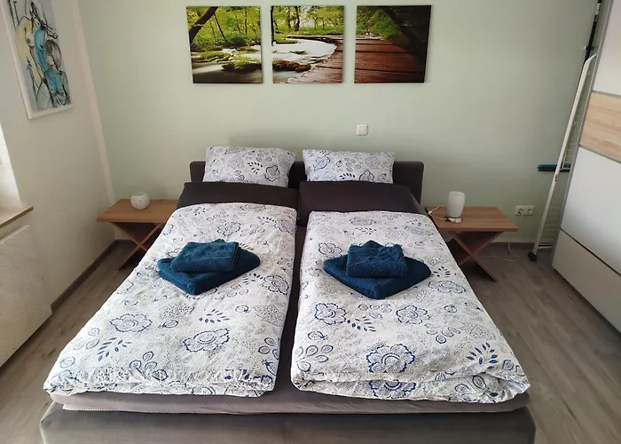 Privatunterkunft Geräumiges Zimmer mit Doppelbett, Bad und Küche *